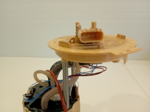 Opel Astra J (2009–2017) Kütusepump paagis 13509662 - 3