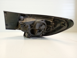 Opel Astra J (2009–2017) Eckleuchte hinten 39015943 - 3