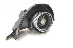 Land Rover Discovery Sport (2014–2026) Salongi puhuri mootor EC129002 - 5