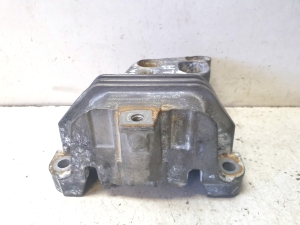 Mercedes Benz GLA-Class 156 (2013–2019) Engine mount 26008 - 2