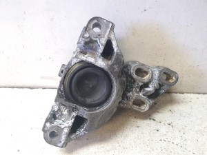 Mercedes Benz GLA-Class 156 (2013–2019) Engine mount 26008 - 4