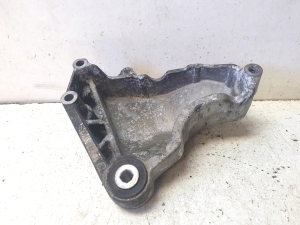 Mercedes Benz GLA-Class 156 (2013–2019) Engine bracket A2702230002 - 2