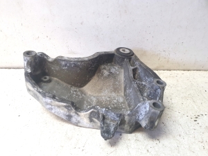 Mercedes Benz GLA-Class 156 (2013–2019) Engine bracket A2702230002 - 4