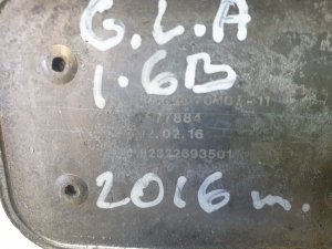 Mercedes Benz GLA-Class 156 (2013–2019) Ölkühler 5989070107 - 2