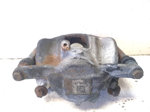 Mercedes Benz GLA-Class 156 (2013–2019) Bremssattel vorne - 2