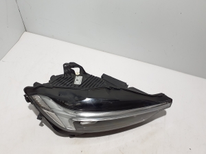 VOLVO XC60 (2017–2026) Phare avant 32133545 - 2