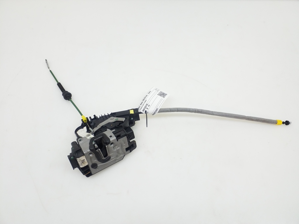 Mercedes Benz C-Class 205 (2014–2021) Esiukse lukk A0997202100 Mercedes Benz C-Class 205 (2014–2021) Esiukse lukk A0997202100