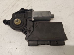 Rear side door window regulator motor - 8E0959801A