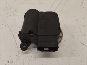 AUDI A4 B7 (2004–2008) Salongi soojenduse klapi mootor 8E1820511C - 4
