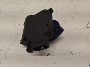 AUDI A4 B7 (2004–2008) Salongi soojenduse klapi mootor 8E1820511F - 2