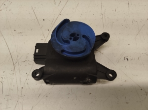 AUDI A4 B7 (2004–2008) Salongi soojenduse klapi mootor 8E1820511F - 4