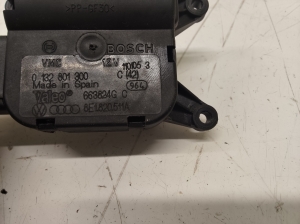 AUDI A4 B7 (2004–2008) Salongi soojenduse klapi mootor 8E1820511A - 2
