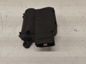AUDI A4 B7 (2004–2008) Salongi soojenduse klapi mootor 8E1820511A - 4
