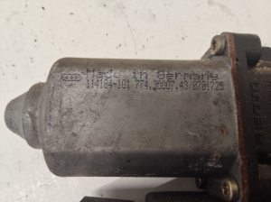 AUDI A3 8L (1996–2003) Front door window regulator motor 114184101 - 3