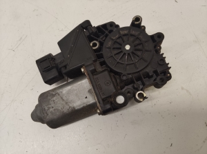 AUDI A3 8L (1996–2003) Front door window regulator motor 114184101 - 4