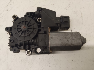 AUDI A3 8L (1996–2003) Front door window regulator motor 119024113 - 2