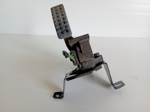 Mercedes Benz A-Class 176 (2012–2018) Accelerator pedal A2463001904 - 3