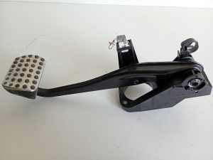 Mercedes Benz A-Class 176 (2012–2018) Piduripedaal A2462900119 - 2