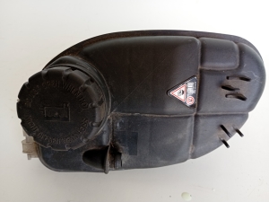 Mercedes Benz A-Class 176 (2012–2018) Coolant reservoir A2465000049 - 3
