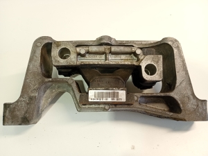 Mercedes Benz A-Class 176 (2012–2018) Motorlager A2462401817 - 4