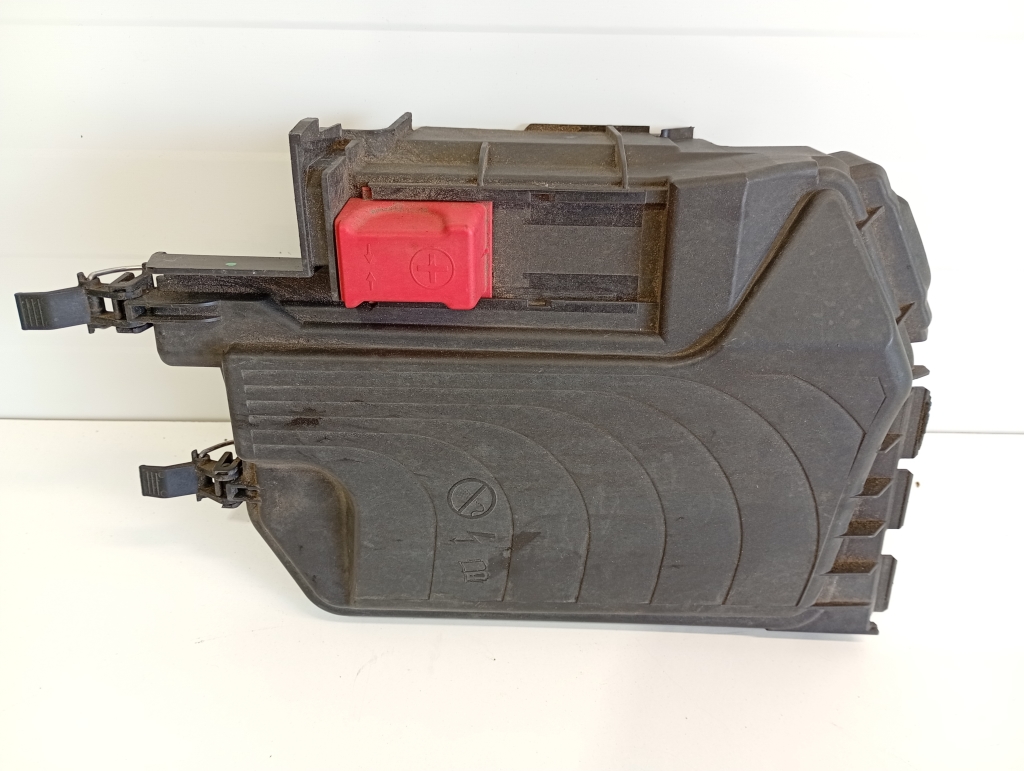 Mercedes Benz A-Class 176 (2012–2018) Front fuse box cover A2465400182 Mercedes Benz A-Class 176 (2012–2018) Front fuse box cover A2465400182
