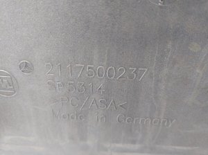 Mercedes Benz E-Class W211 (2002–2009) Numbrimärgi valgustuse korpus 2117500237 - 3