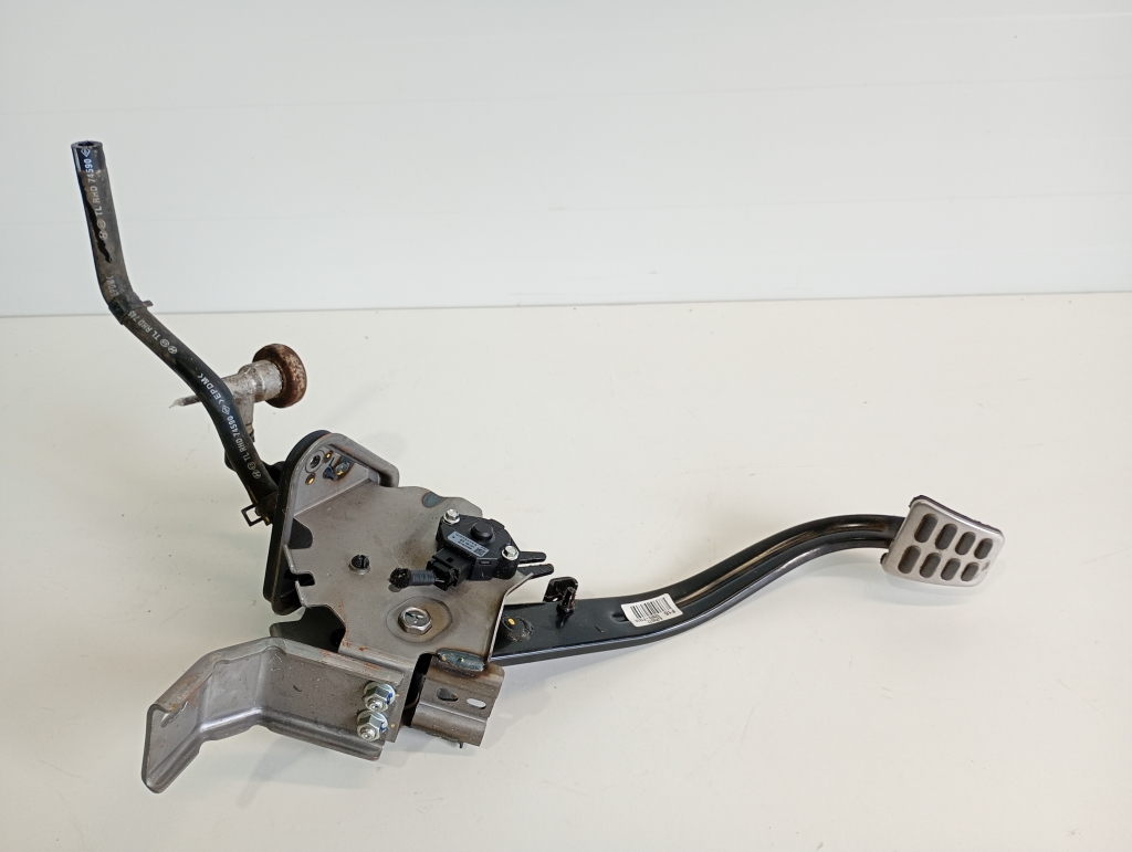 Kia Sportage (2010–2016) Pédale d’embrayage 32802