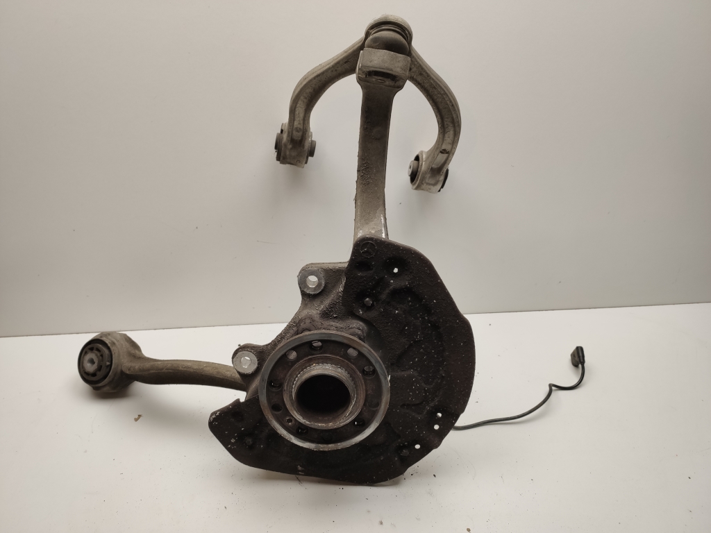 Mercedes Benz C-Class 205 (2014–2021) Front wheel hub A2053322200 Mercedes Benz C-Class 205 (2014–2021) Front wheel hub A2053322200