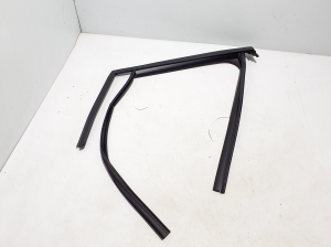 Rear side door seal on the door - 81A839440B