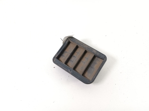 Rear fender vent grille - 9315934