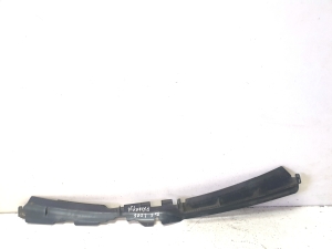 Volkswagen Passat B6 (2005–2010) Weitere Details des Frontrahmens 3C0121330 - 4