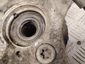 Front wheel hub