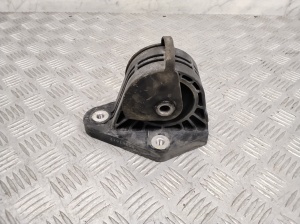   Engine mount  - 21924G7000 
