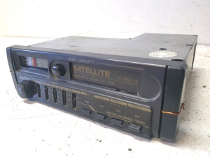 Volkswagen Golf I (1974–1983) Radio / CD-Player / DVD-Player / Navigation SATELLITE  AJ 7863 SS - 2