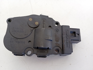 AUDI Q5 (2008–2017) Salongi soojenduse klapi mootor 410475520 - 3