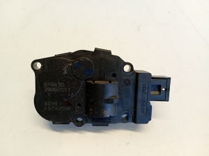 AUDI Q5 (2008–2017) Salongi soojenduse klapi mootor 410475520 - 2