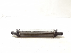 Vahejahuti radiaator - 8W0145805AD