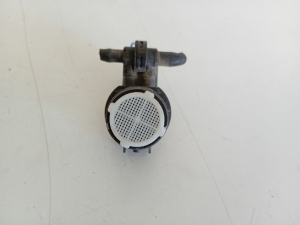 Mazda CX-5 (2017–2026) Front windshield washer pump 8603109210 - 3
