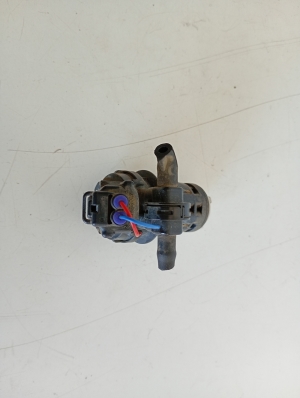 Mazda CX-5 (2017–2026) Front windshield washer pump 8603109210 - 4
