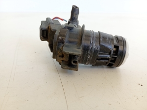 Mazda CX-5 (2017–2026) Front windshield washer pump 8603109210 - 5