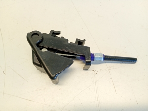 Mazda CX-5 (2017–2026) Fuel filler door release switch - 3