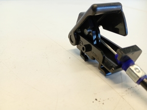 Mazda CX-5 (2017–2026) Fuel filler door release switch - 4
