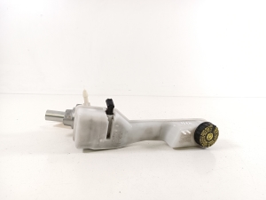 Brake master cylinder - 6868997
