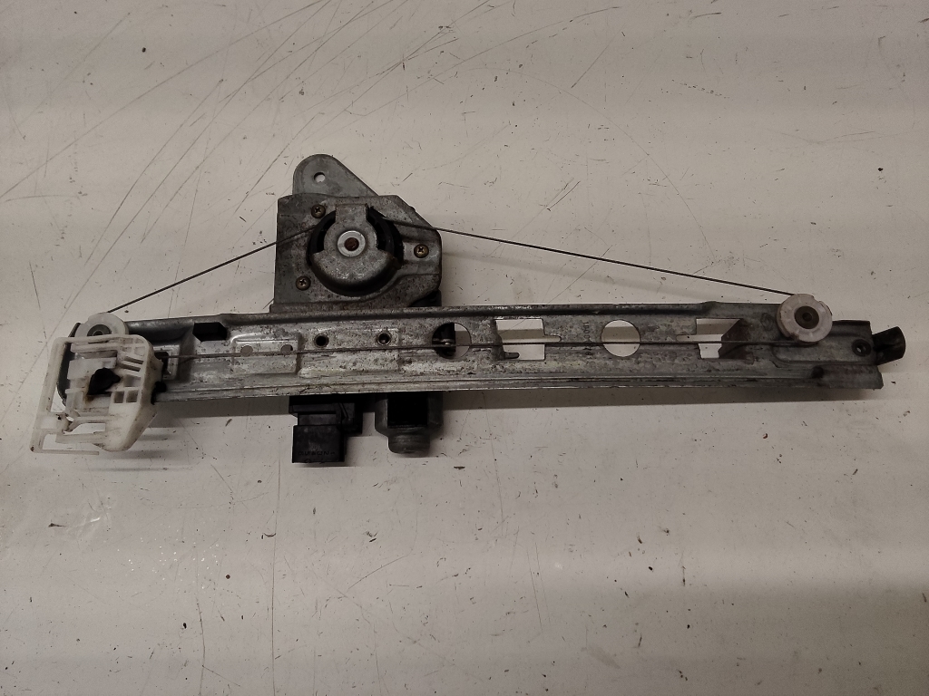 RENAULT Megane II (2002–2009) Rear side door window regulator 190011781 RENAULT Megane II (2002–2009) Rear side door window regulator 190011781