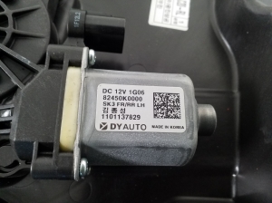 Kia Soul (2019–2026) Aizmugurējo sānu durvju logu pacēlājs un tā detaļas - 4