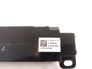 Tesla Model Y Y (2020–2026) Antenna amplifier 158560100E - 2