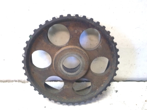 Pulley on camshaft - 069109111