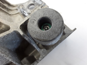  Engine holder 