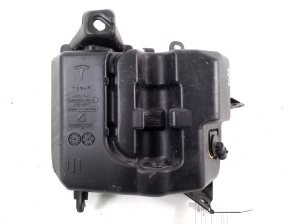 Tesla Model Y Y (2020–2026) Front washer fluid reservoir 149040000C - 3
