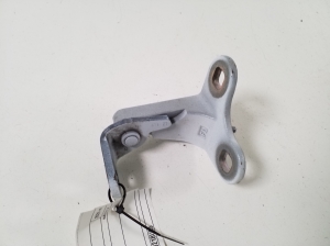   Charnière supérieure de porte avant  -  